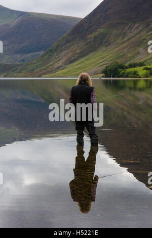 La pesca con la mosca su Laghi Inglesi, Cumbria Foto Stock