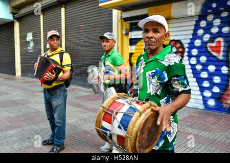 Santo Domingo, Repubblica Dominicana. Merengueros in Calle El Conde, zona coloniale. Foto Stock