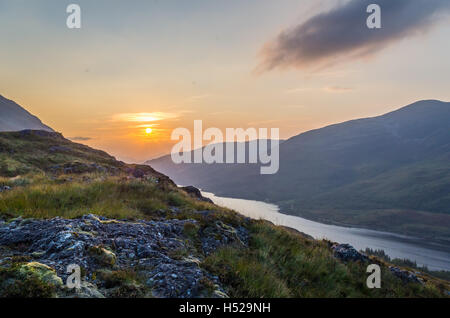 Bel tramonto a Loch Leven in Scozia, Gran Bretagna, Europa settentrionale Foto Stock