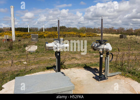 Elettrico di comando motorizzata meccanismi installati sulle valvole delle tubazioni a liquami stazione di trasferimento a Lytham, Lancashire. Foto Stock