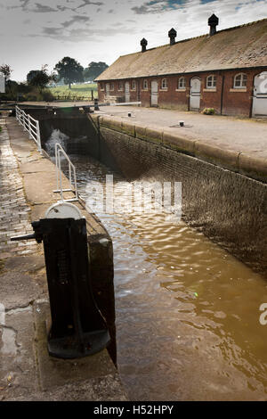 Regno Unito, Inghilterra, Cheshire, Bunbury, 'staircase' si blocca su Shropshire Union Canal Foto Stock