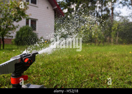 Gocce d'acqua dagli sprinkler Foto Stock