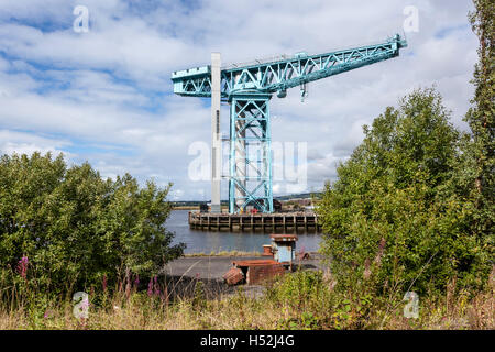 La Titan Crane accanto al fiume Clyde a Clydebank, Glasgow, Scotland - Regno Unito 150 piede alta gru a sbalzo costruito nel 1907. Foto Stock