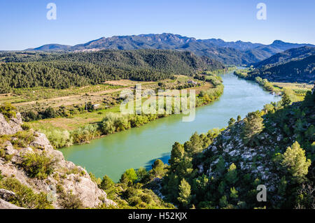 Vista al tramonto del fiume Ebro dal castello di Miravet in Catalogna, Spagna Foto Stock