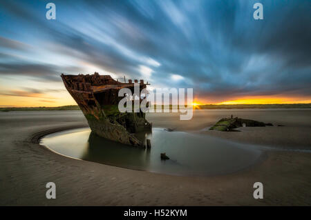 Naufragio dell' Irlanda sulla spiaggia. Foto Stock