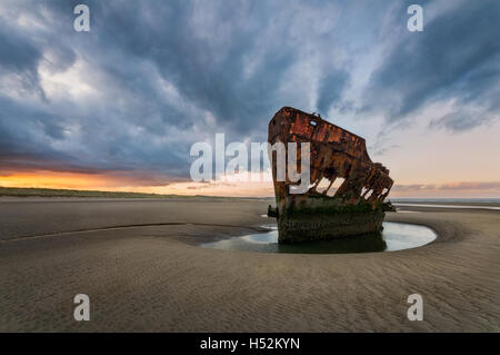 Naufragio dell' Irlanda sulla spiaggia. Foto Stock