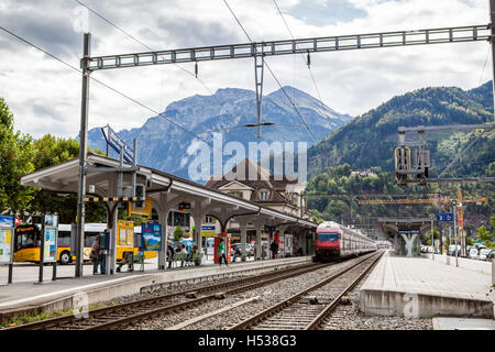 Stazione di Interlaken West, Interlaken, Svizzera, Europa Foto Stock