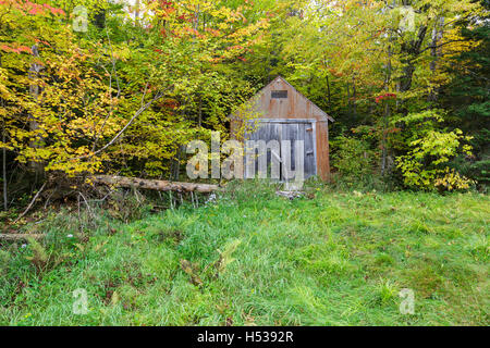 Il vecchio capannone a Fabyan stazione di guardia lungo il vecchio Jefferson Turnpike (ora ciliegia vecchia strada di montagna) in Carroll, New Hampshire. Foto Stock