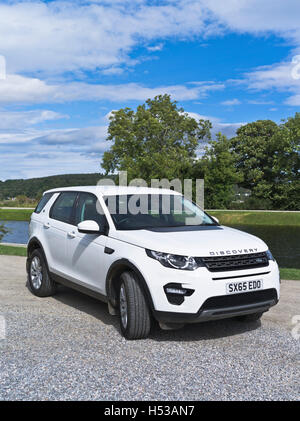 dh Discovery Sport LAND ROVER UK Range Rover Discovery SUV 4x4 auto bianca landrover Scozia Foto Stock