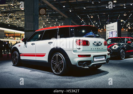 Parigi, Francia - 29 Settembre 2016: 2017 MINI Clubman JCW presentato il Motor Show di Parigi a Porte de Versailles Foto Stock