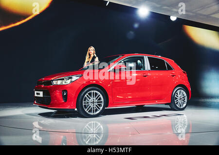 Parigi, Francia - 29 Settembre 2016: 2017 Kia Rio presentato il Motor Show di Parigi a Porte de Versailles Foto Stock