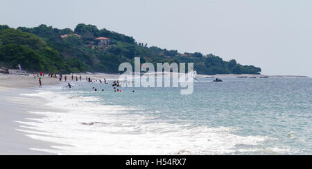 Santa Clara, Panama - 12 Giugno: famiglie godendo una giornata in spiaggia in Panama. Giugno 12 2016, Santa Clara, Panama. Foto Stock