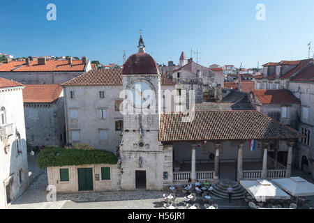 Chiesa di San Sebastian con la torre campanaria, Trogir, centro storico, Dalmazia, Croazia Foto Stock