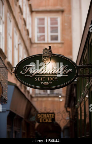 Figlmueller ristorante, Wollzeile street, Vienna, Austria, Europa Foto Stock