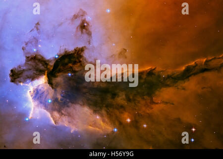 Eagle Nebula. Gas e polvere sorge dal vivaio stellare. Foto Stock