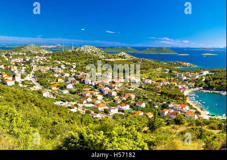 Drage Pakostanske village costa vista aerea, Dalmazia, Croazia Foto Stock