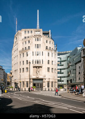 Bbc broadcasting house LONDON REGNO UNITO costruito in Langham Place 1932 in stile art deco e estesa 2005 Foto Stock