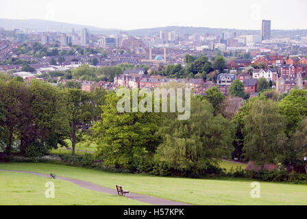 Sheffield, Regno Unito 16 maggio 2014: Meersbrook Park offre viste mozzafiato sulla città di Sheffield, Yorkshire, Regno Unito Foto Stock