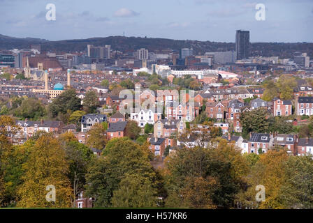 Sheffield, UK 19 OTT 2014: Meersbrook Park offre viste mozzafiato sulla città di Sheffield, Yorkshire, Regno Unito Foto Stock