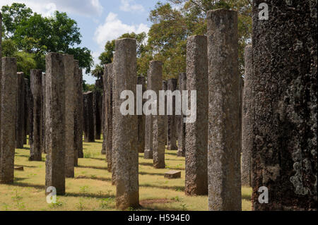 Sfacciato palazzo nella città antica di Anuradhapura, Sri Lanka Foto Stock