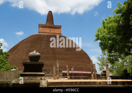 Ripristinato Dagoba Abhayagiri in Anuradhapura, Sri Lanka Foto Stock