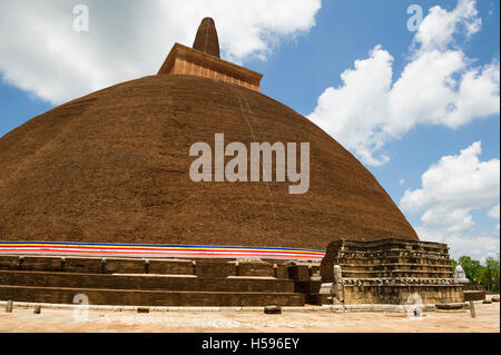 Ripristinato Dagoba Abhayagiri in Anuradhapura, Sri Lanka Foto Stock