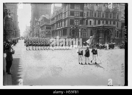 Questa immagine segna la celebrazione del 4 luglio, un evento annuale negli Stati Uniti che commemora l'adozione della dichiarazione di indipendenza nel 1776. In genere include parate, fuochi d'artificio e spettacoli patriottici. Foto Stock