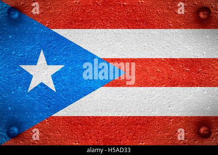 Bandiera di Puerto Rico o Puerto Rican banner su sfondo di acciaio Foto Stock