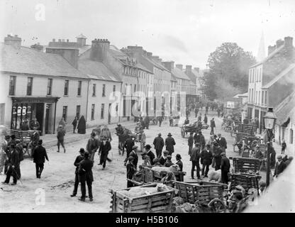 Questa immagine mostra probabilmente un edificio storico o una posizione al 3 College Street, Killarney, una città nella contea di Kerry, Irlanda. La foto potrebbe catturare l'architettura e l'ambiente locale della zona. Foto Stock