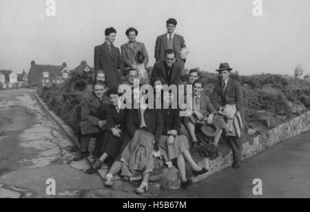 Una fotografia che documenta il Research Students Association Weekend tenutasi nel novembre 1948. Questo evento ha probabilmente riunito studenti di varie discipline di ricerca per entrare in rete e impegnarsi in attività accademiche. Foto Stock