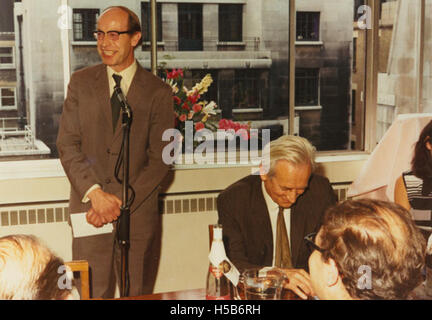 Senior sala comune il pranzo e la presentazione di Sir Walter e Lady Adams, 5 giugno 1974 Foto Stock