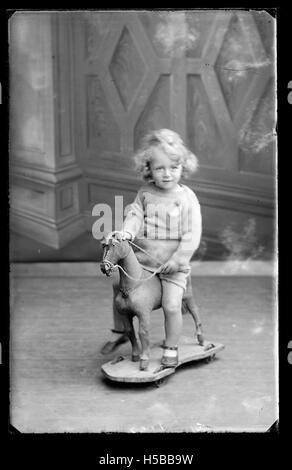 Questo titolo si riferisce a un codice di riferimento o a un numero di catalogo utilizzato per identificare un documento, un oggetto o un'immagine specifici. Fa parte di un sistema di archiviazione per l'organizzazione e il recupero dei record cronologici. Foto Stock