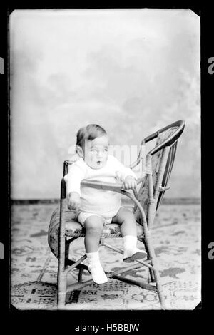 Sembra trattarsi di un altro codice di archiviazione o di un numero di riferimento, che rappresenta probabilmente un'immagine o un documento memorizzato in una raccolta di archivio. Foto Stock