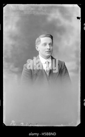 Questo titolo si riferisce probabilmente a un numero di archivio o di raccolta. Senza un contesto aggiuntivo, può riguardare un artefatto, un documento o una registrazione fotografica specifici, ma sono necessari ulteriori dettagli. Foto Stock