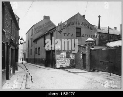 Questo titolo si riferisce a una località o proprietà specifica identificata dalla designazione B.C.A. 1911, con il n. 275 sul piano. Si tratta probabilmente di un terreno o di un edificio del 1911, che mostra i dettagli storici della proprietà. Foto Stock