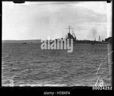 USS ASTORIA al di ancoraggio in una fattoria Cove, Sydney, Agosto 1934 Foto Stock