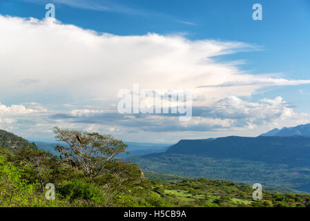 Verde paesaggio rurale vicino a Barichara, Colombia Foto Stock