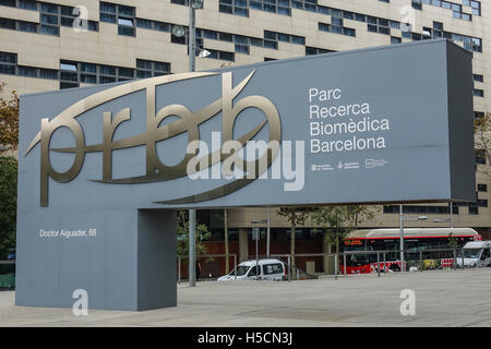 Ingresso principale del Centro di ricerche biomediche in Barcellona Foto Stock