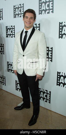 Adam DeVine assiste 66annuale di ACE Eddie Awards presso il Beverly Hilton hotel on gennaio 29, 2015 a Beverly Hills, in California, Stati Uniti d'America Foto Stock