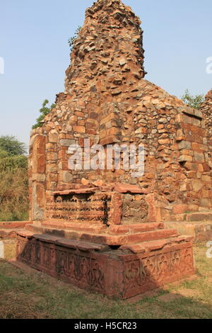 Balban Ghiyasuddin della tomba Mehrauli parco archeologico, Delhi, India, Asia del Sud Foto Stock