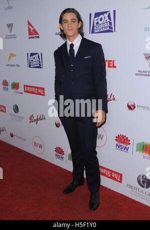 Hollywood, CA, Stati Uniti d'America. Xix oct, 2016. 19 Ottobre 2016 - Hollywood, California. Brenton Thwaites. Gli australiani in film del 5th Annual Awards Gala tenutosi a NeueHouse. Photo credit: Birdie Thompson/AdMedia Credito: Birdie Thompson/AdMedia/ZUMA filo/Alamy Live News Foto Stock