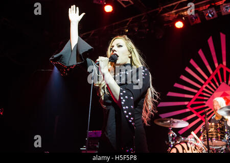 Milano Italia. Il 19 ottobre 2016. La Swedish rock blues band BLUES pillole suona dal vivo sul palco all'Alcatraz durante il 'Lady in oro Tour' Credito: Rodolfo Sassano/Alamy Live News Foto Stock