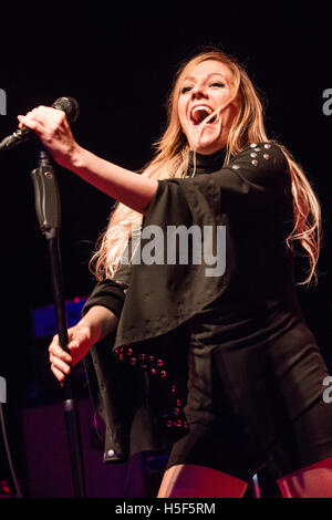 Milano Italia. Il 19 ottobre 2016. La Swedish rock blues band BLUES pillole suona dal vivo sul palco all'Alcatraz durante il 'Lady in oro Tour' Credito: Rodolfo Sassano/Alamy Live News Foto Stock