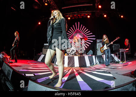 Milano Italia. Il 19 ottobre 2016. La Swedish rock blues band BLUES pillole suona dal vivo sul palco all'Alcatraz durante il 'Lady in oro Tour' Credito: Rodolfo Sassano/Alamy Live News Foto Stock