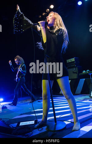 Milano Italia. Il 19 ottobre 2016. La Swedish rock blues band BLUES pillole suona dal vivo sul palco all'Alcatraz durante il 'Lady in oro Tour' Credito: Rodolfo Sassano/Alamy Live News Foto Stock