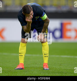 Milano, Italia. 20 ottobre, 2016. Giuseppe Meazza Milano, Italia. 20 ottobre, 2016. Mauro Icardi gesti durante la UEFA Europa League football match tra FC Internazionale e Southampton FC. Credito: Nicolò Campo/Alamy Live News Foto Stock