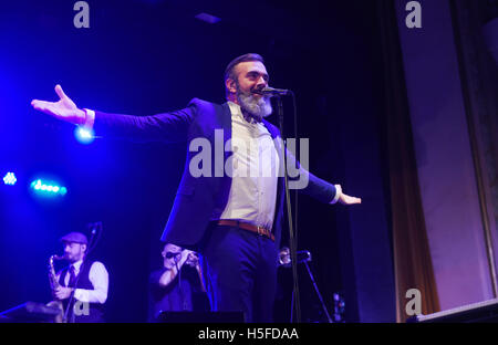 Prerov, Repubblica Ceca. Xx oct, 2016. Sestetto francese e cantante statunitense James Copley, foto, eseguire durante la trentatreesima Jazz Fest Prerov, Repubblica ceca, 20 ottobre 2016. © Ludek Perina/CTK foto/Alamy Live News Foto Stock