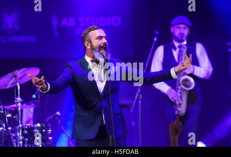 Prerov, Repubblica Ceca. Xx oct, 2016. Sestetto francese e cantante statunitense James Copley, foto, eseguire durante la trentatreesima Jazz Fest Prerov, Repubblica ceca, 20 ottobre 2016. © Ludek Perina/CTK foto/Alamy Live News Foto Stock