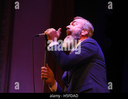 Prerov, Repubblica Ceca. Xx oct, 2016. Sestetto francese e cantante statunitense James Copley, foto, eseguire durante la trentatreesima Jazz Fest Prerov, Repubblica ceca, 20 ottobre 2016. © Ludek Perina/CTK foto/Alamy Live News Foto Stock