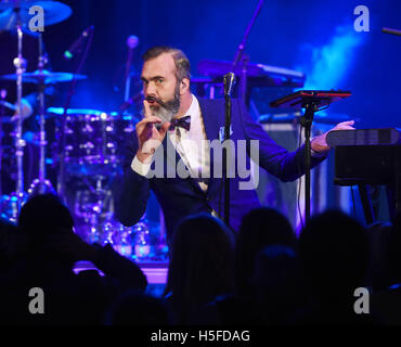 Prerov, Repubblica Ceca. Xx oct, 2016. Sestetto francese e cantante statunitense James Copley, foto, eseguire durante la trentatreesima Jazz Fest Prerov, Repubblica ceca, 20 ottobre 2016. © Ludek Perina/CTK foto/Alamy Live News Foto Stock